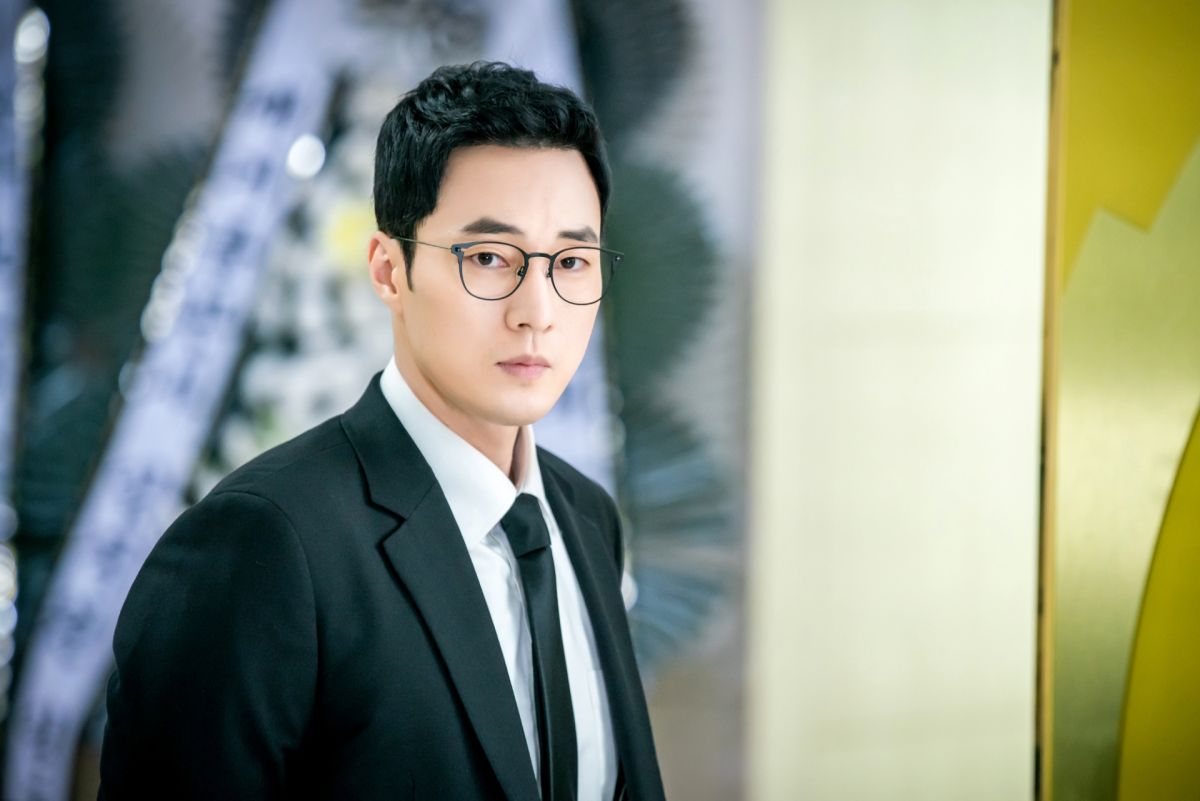 ▲蘇志燮在戲裡，展現西裝大叔魅力。（圖／衛視中文台提供）