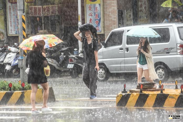 影／台北下大雨多處淹水　柯文哲：還好當初沒笑韓國瑜
