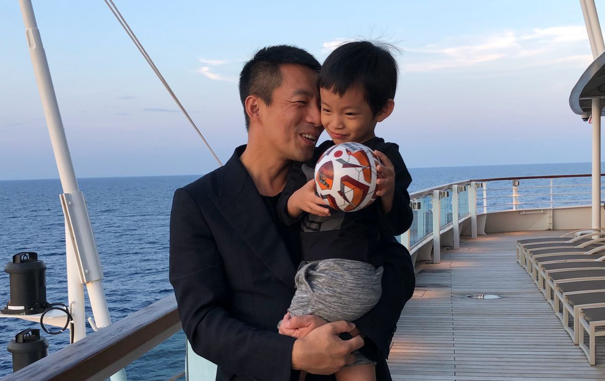 ▲大S兒子汪希箖（右）正面照曝光。（圖／翻攝汪小菲微博）
