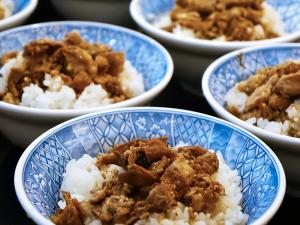 滷肉飯 ▲有網友PO出照片,並提出滷肉飯的「兩派吃法」,好奇詢問大家「是哪一派?」掀起網友論戰。(圖/取自 Pixabay )