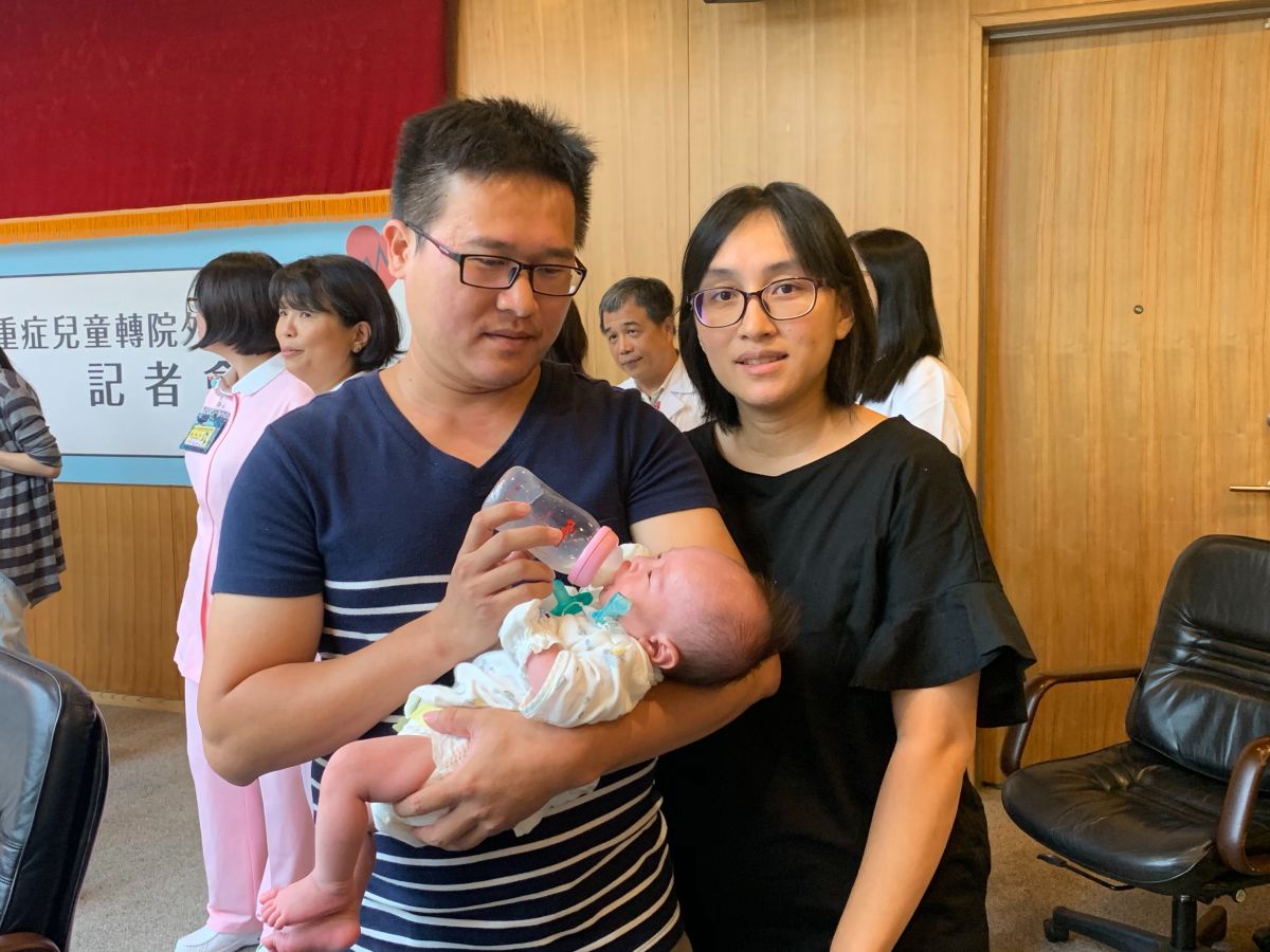 ▲吳小弟因患有先天性心臟病，轉診至台大醫院治療。（圖／記者汪瑋琪攝）