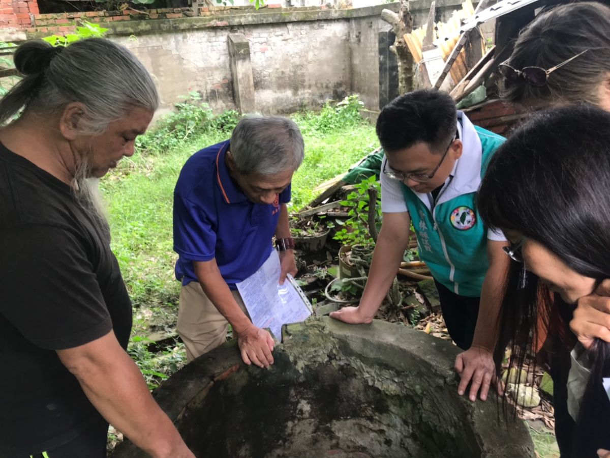 ▲前往北港登記所、北港武德殿附屬建築、北港自來水廠附屬設施群等老建築進行現勘。（圖／記者洪佳伶攝）
