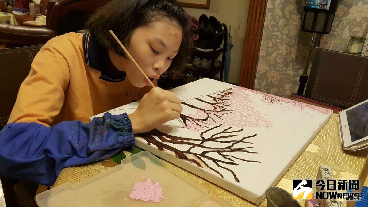 ▲罕病天使蕎蕎她筆下是美麗的世界和夢想。（圖／記者陳雅芳攝，2019.07.23）