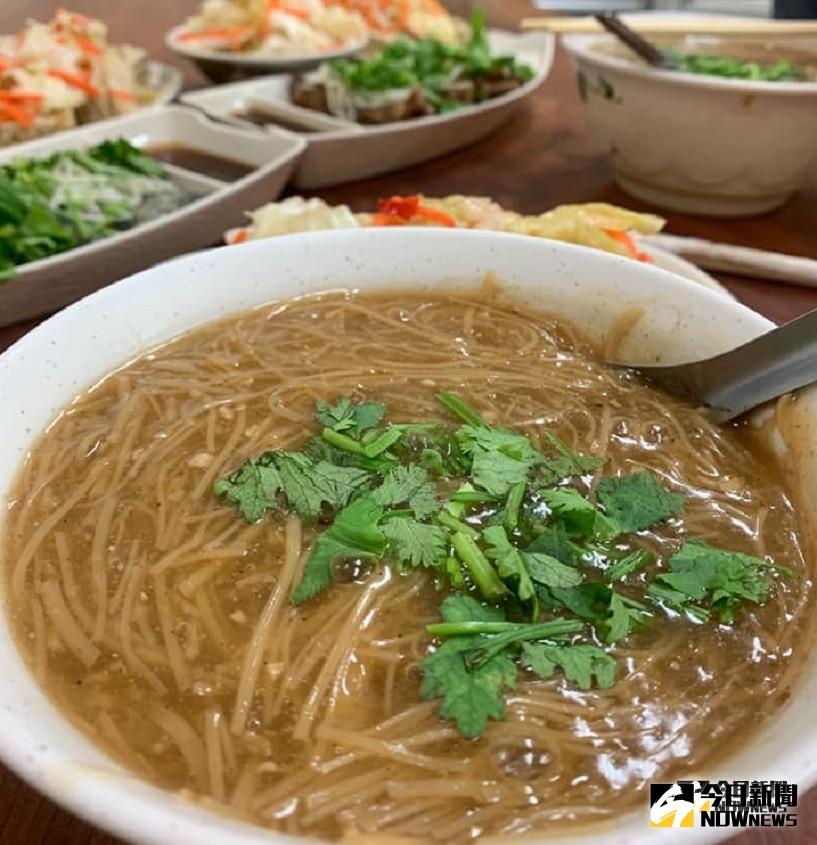 ▲簡單的大腸蚵仔麵線，因為用心，而獲得顧客的認可。（圖／記者常似虎攝）