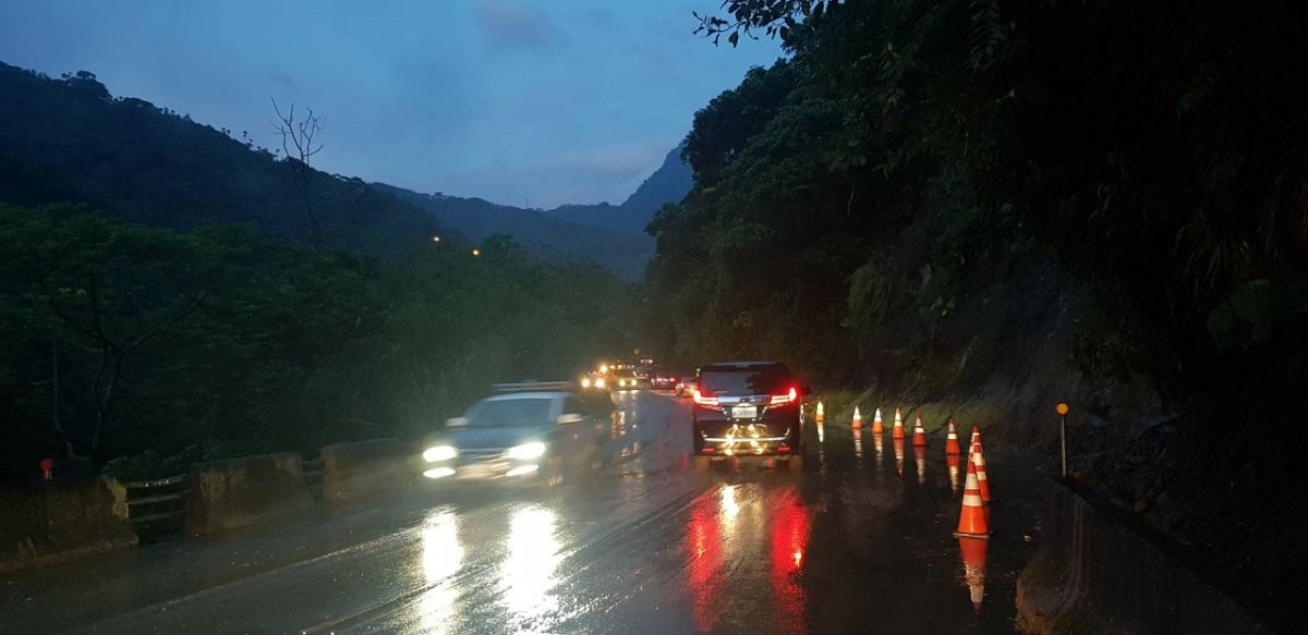 ▲阿里山公路36.6公里的落石已經排除，並已雙向通車。（圖／阿里山工務段提供）