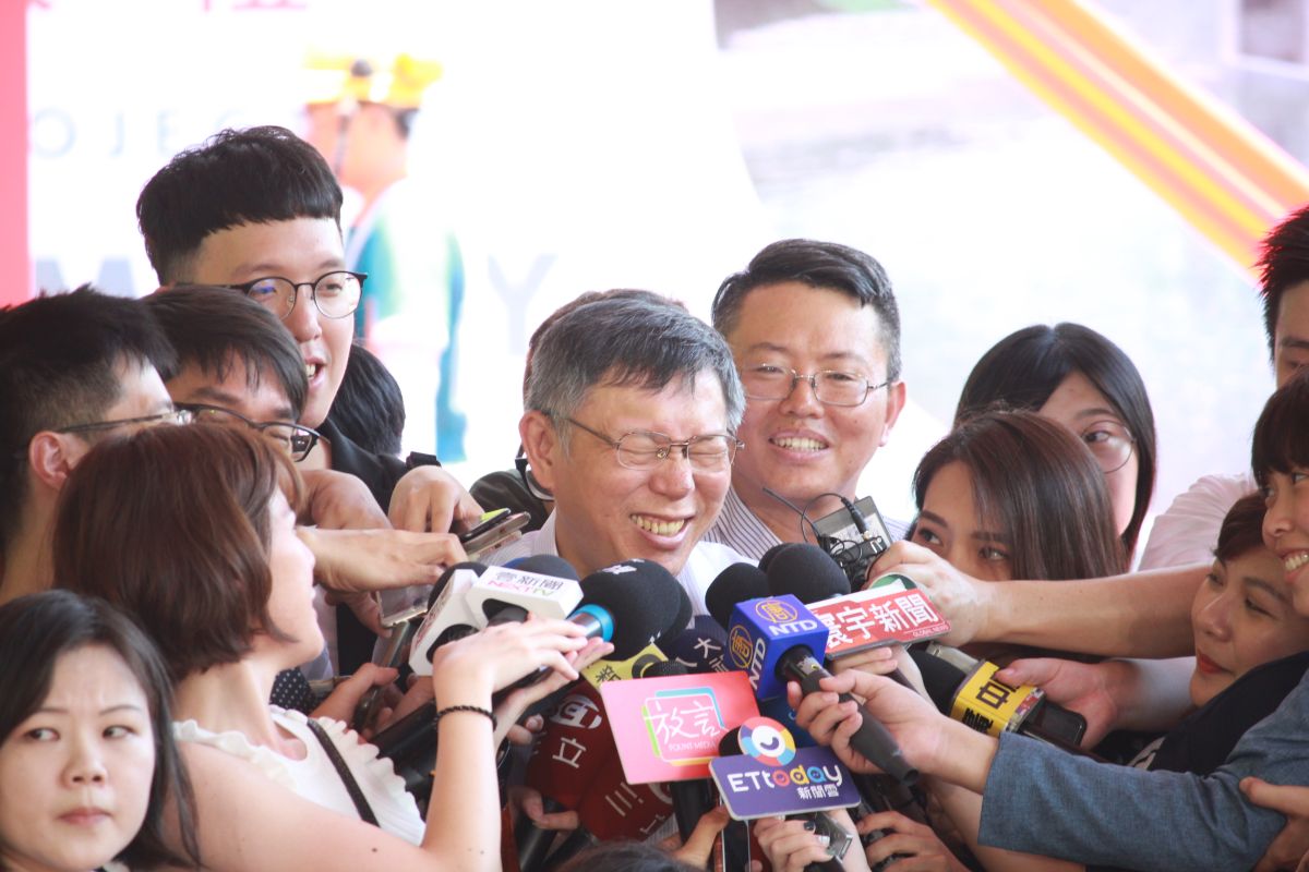 ▲台北市長柯文哲被問到對「白衣人士痛打港人」的看法，不斷閃躲。（圖／丁上程攝, 2019.7.24）