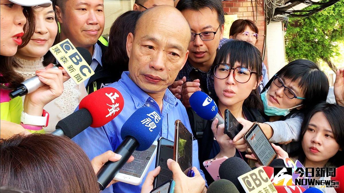 ▲韓國瑜親爬樹視察登革熱防疫死角，韓國瑜：未來一周很危險。（圖／記者郭俊暉攝，2017.07.24）