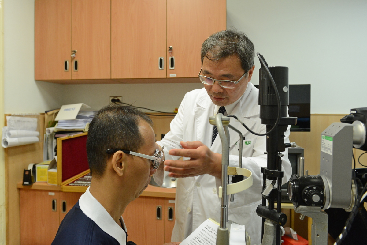 ▲男子四個月內度數增加1300度。（圖／台北慈濟醫院提供）