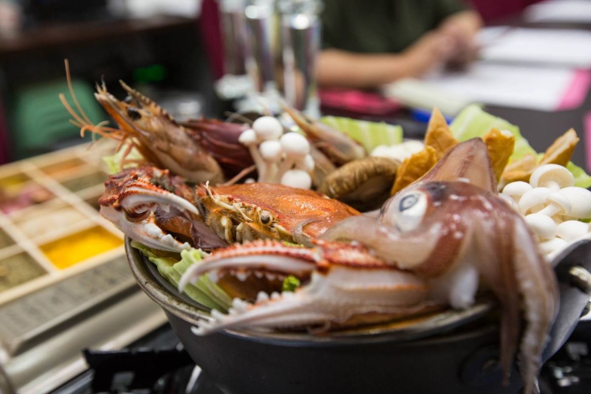 ▲冬天是基隆海鮮漁獲味鮮肥美的季節，吃漁夫鍋絕對物超所值。（圖／基隆市政府提供）