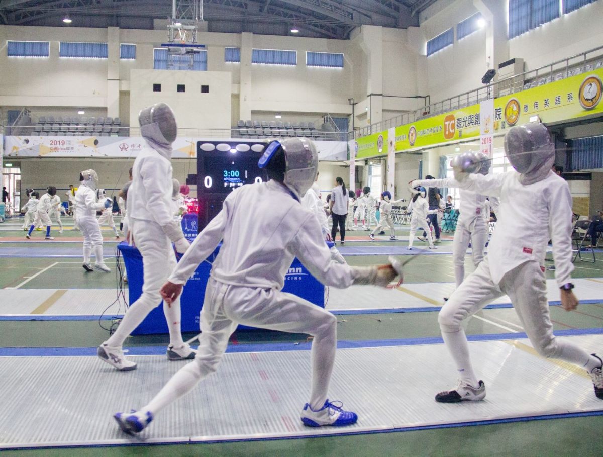 ▲修平科大發展劍擊多年，劍擊是師生熱愛運動之一，能培養年輕人冷靜、速度與智慧。（圖／修平科大提供）