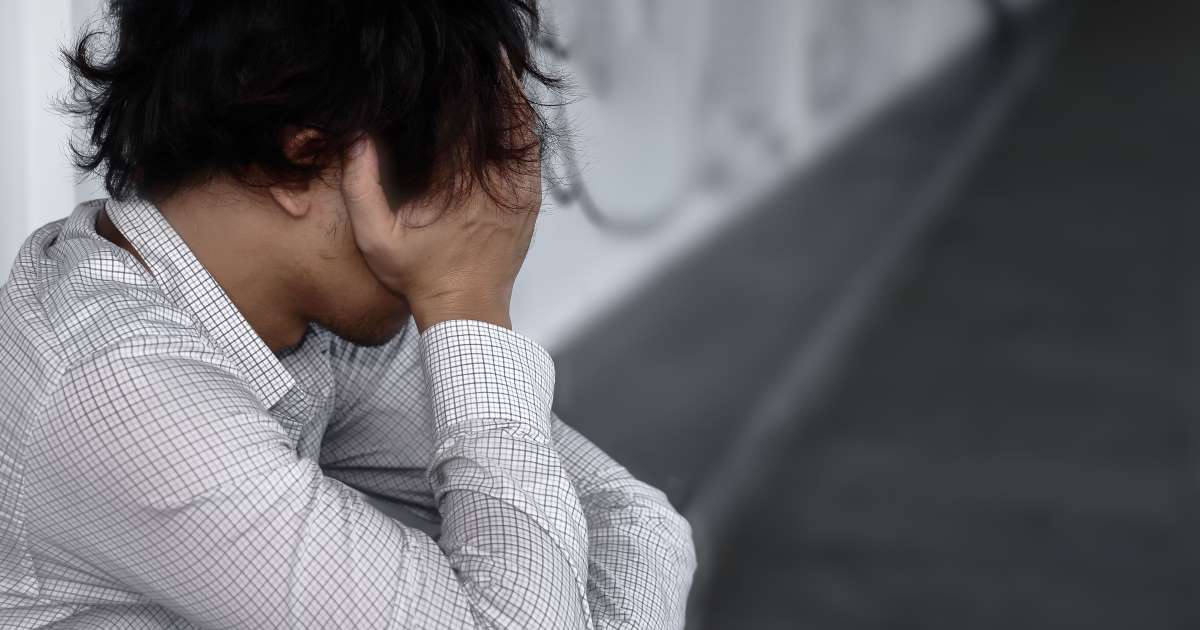 ▲一名已婚男網友表示自己雖然年薪破百萬，但卻仍是「一家三口吃土」，引發網友熱議。圖中人物與新聞無關。（示意圖／翻攝自 PowerPictures）