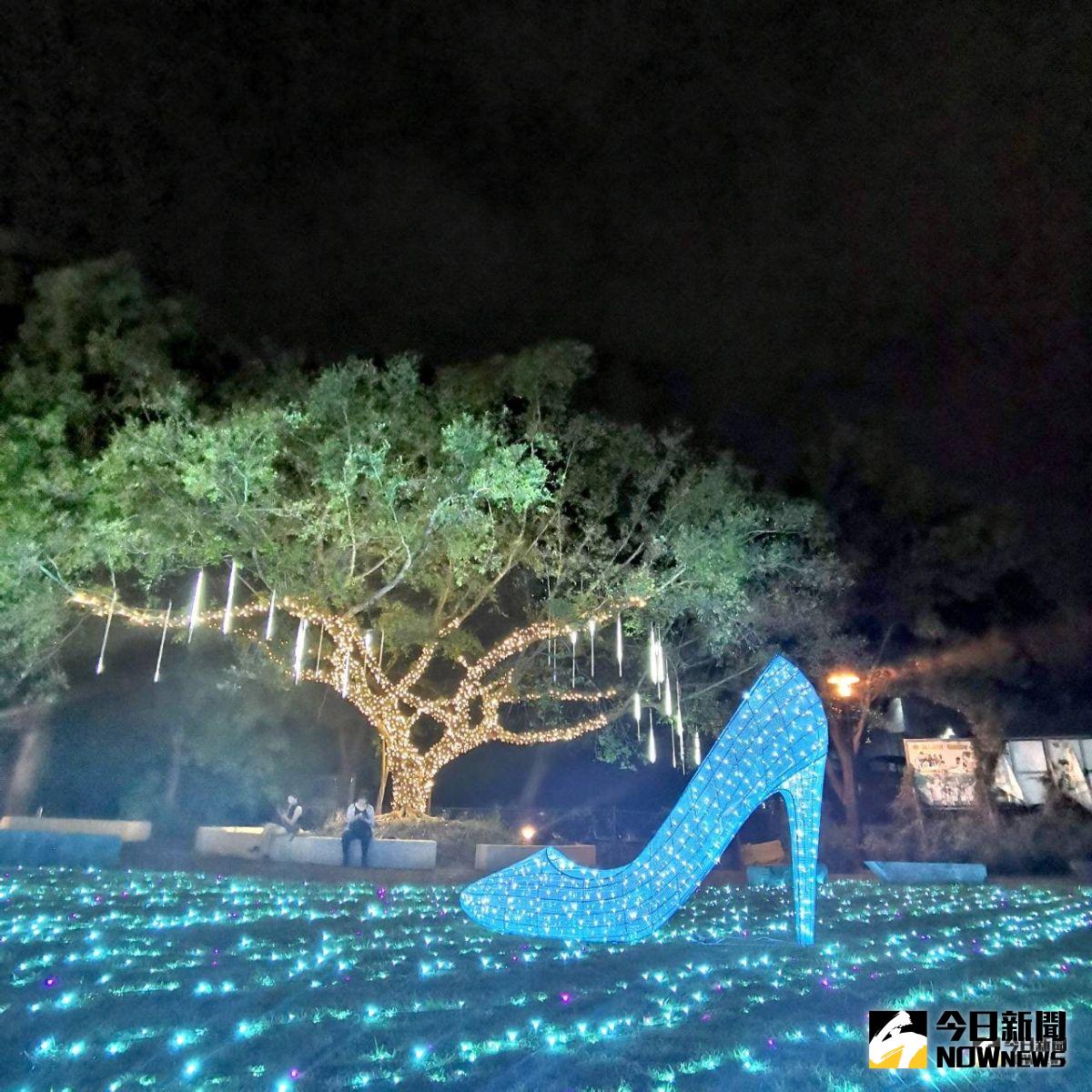 ▲美麗的「光雕銀河」讓人大為驚豔，臉書、line群組紛紛轉貼分享，目前每晚6點半至10點開燈，供遊客漫步並體驗欣賞燈光之美。（圖／記者陳雅芳攝，2019.07.25）