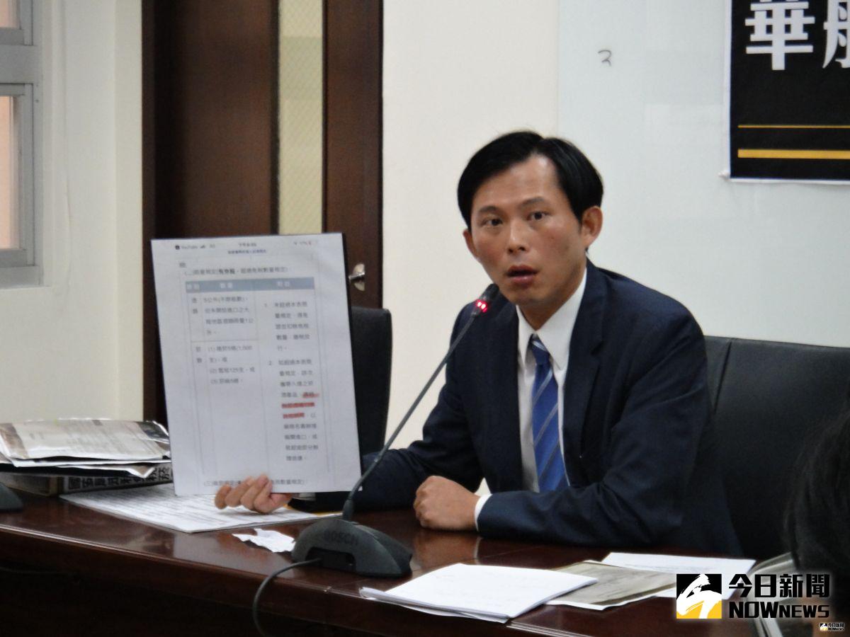 ▲華航董事長謝世謙稱團購走私菸為「境外交易」，立委黃國昌怒批「避重就輕」。（圖／記者呂炯昌攝, 2019.7.25）