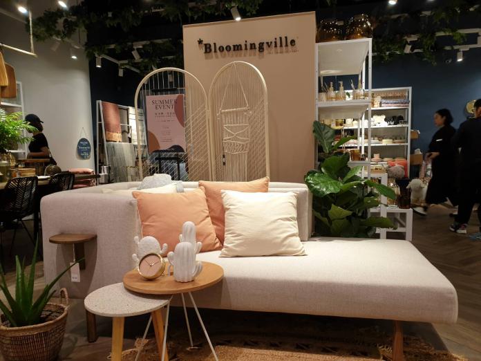 ▲Bloomingville在台開設亞洲首間概念店，其部分系列沙發可躺可臥，一旁小小的置物架，可以感受得出來設計者的用心與細心。（圖／記者許家禎攝，2019.7.25）