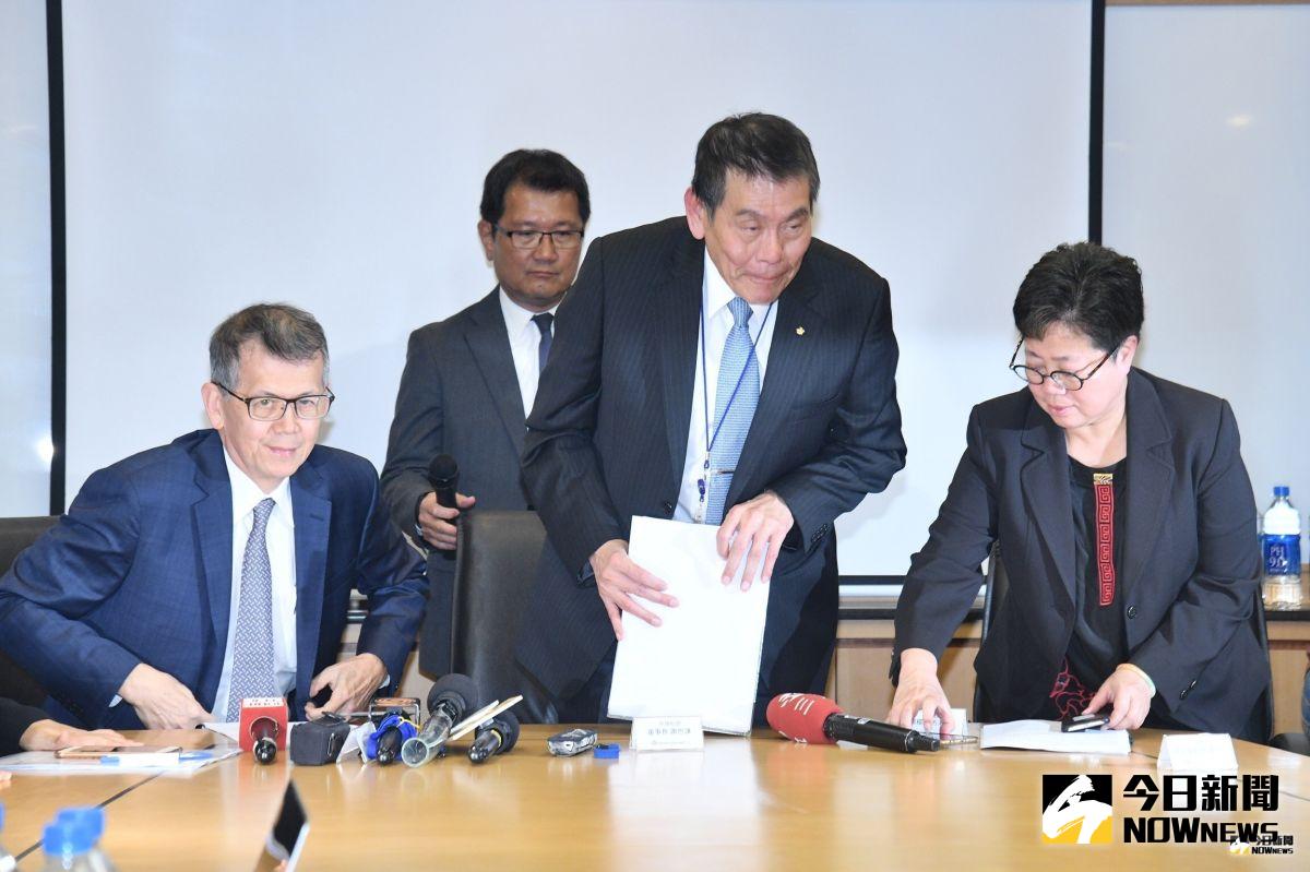 ▲外傳交通部長林佳龍不滿華航今（ 25 ）日說明，王國材表示，若謝世謙要請辭負責，交通部會同意。（圖／記者林柏年攝, 2019.07.25）