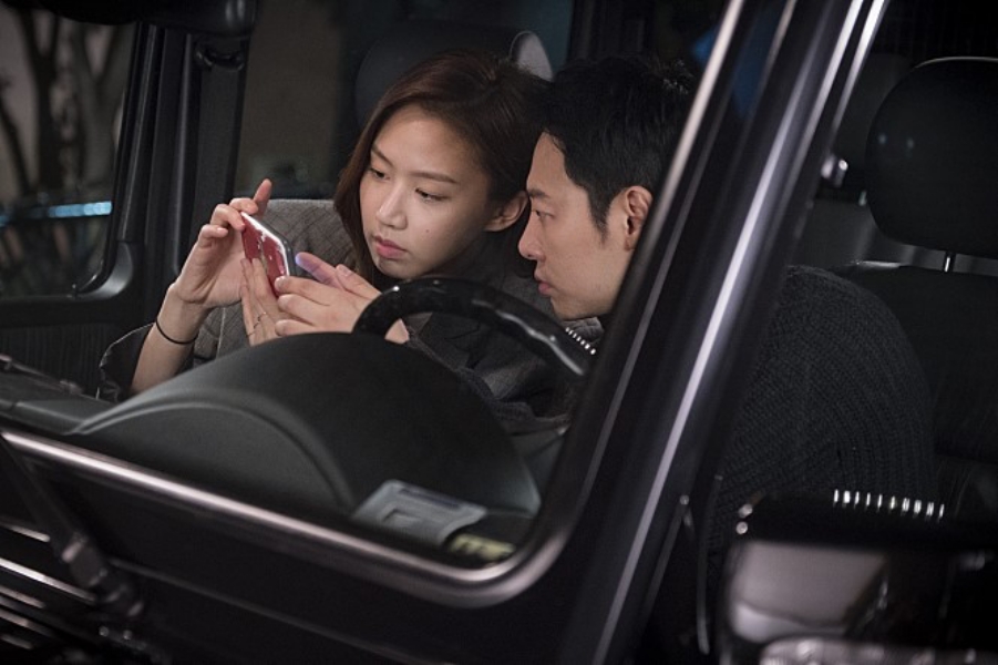 ▲金東旭、高聖熙電影裡假結婚。（圖／Naver電影）