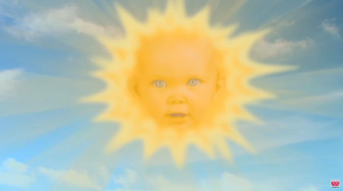 ▲4位可愛的天線寶寶與太陽女嬰。（圖／YouTube）
