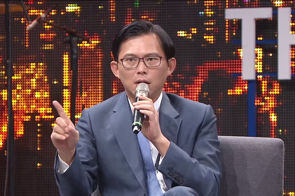 ▲立法委員黃國昌上《博恩夜夜秀》談如何獲知弊案。（圖／翻攝自博恩夜夜秀 Youtube ）