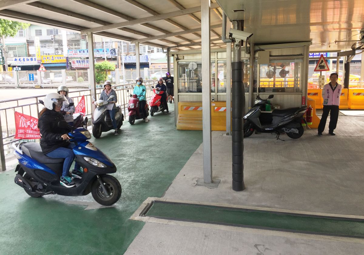 ▲桃園監理站將於108年8月3日（六）上午8時至12時辦理假日門市與道安講習，機車考照採全面網路預約服務。（圖／桃園監理站提供）