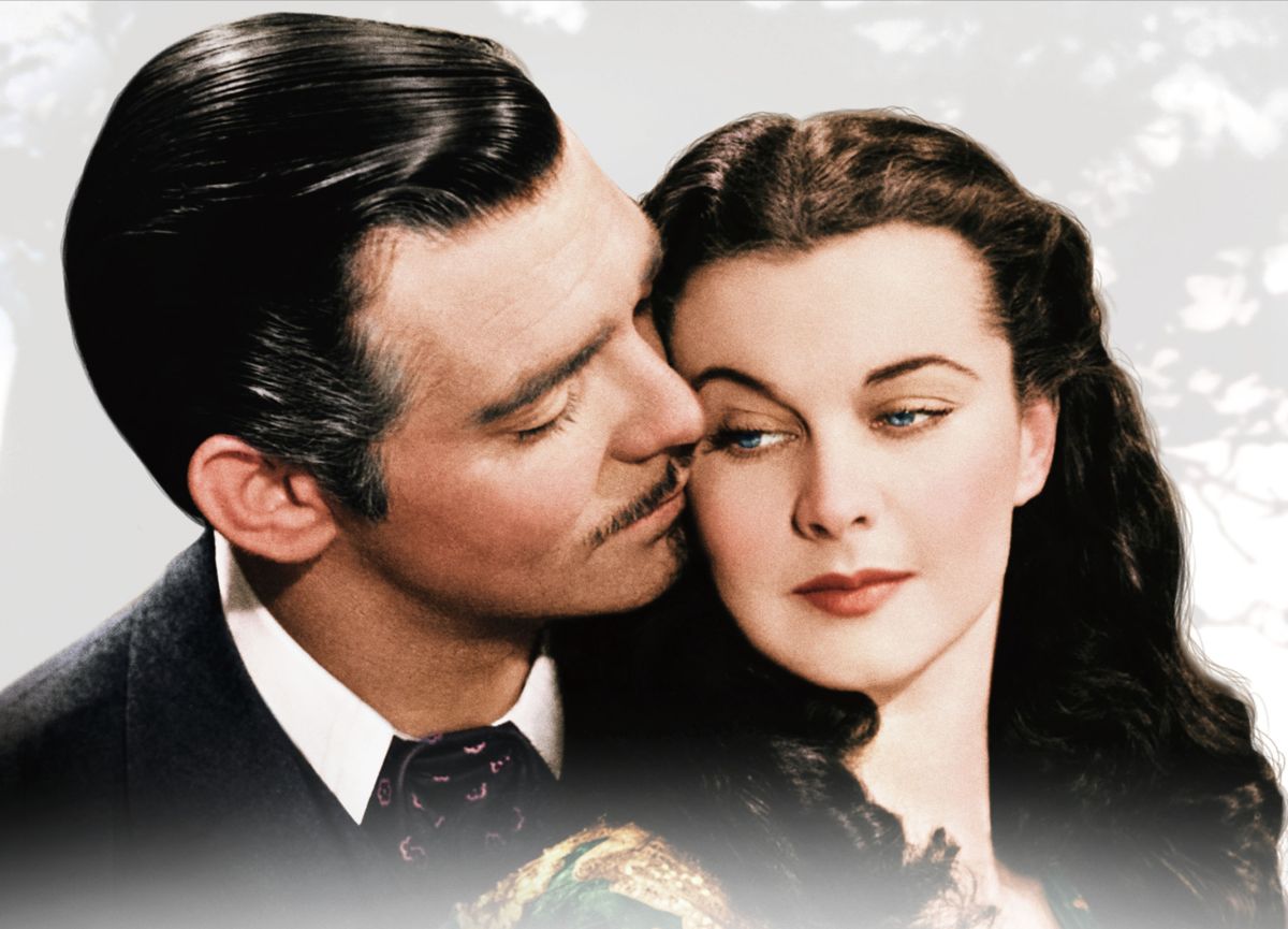 ▲費雯麗扮演的郝思嘉（右），已成無人能超越的經典。（圖／華納兄弟）