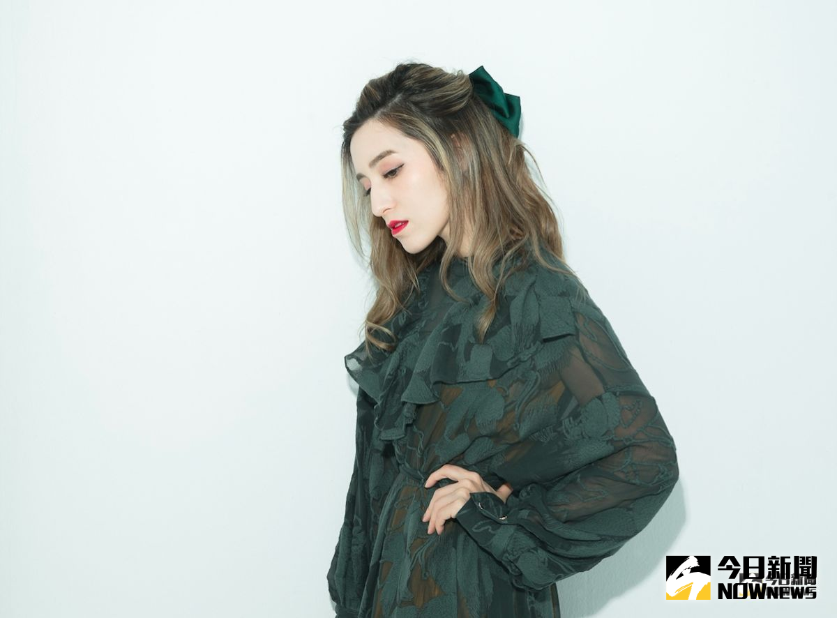 ▲Lara梁心頤為《親愛的，熱愛的》獻唱插曲。（圖／voce國際中文版提供）