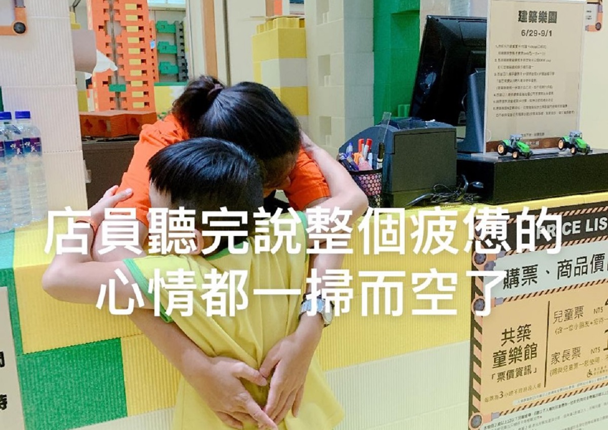 ▲貼心有禮的小孩一定人見人愛，花見花開，都一定會非常疼愛。（圖／翻攝自《爆怨公社》）
