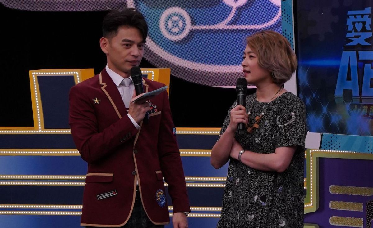 ▲高伊玲（右）英文卡卡。（圖／中天提供）