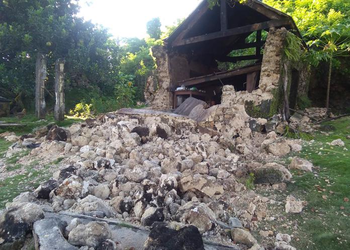 ▲菲律賓巴丹群島省發生強震，大量建築物倒塌及有多間房屋損毀。（圖／美聯社／達志影像）
