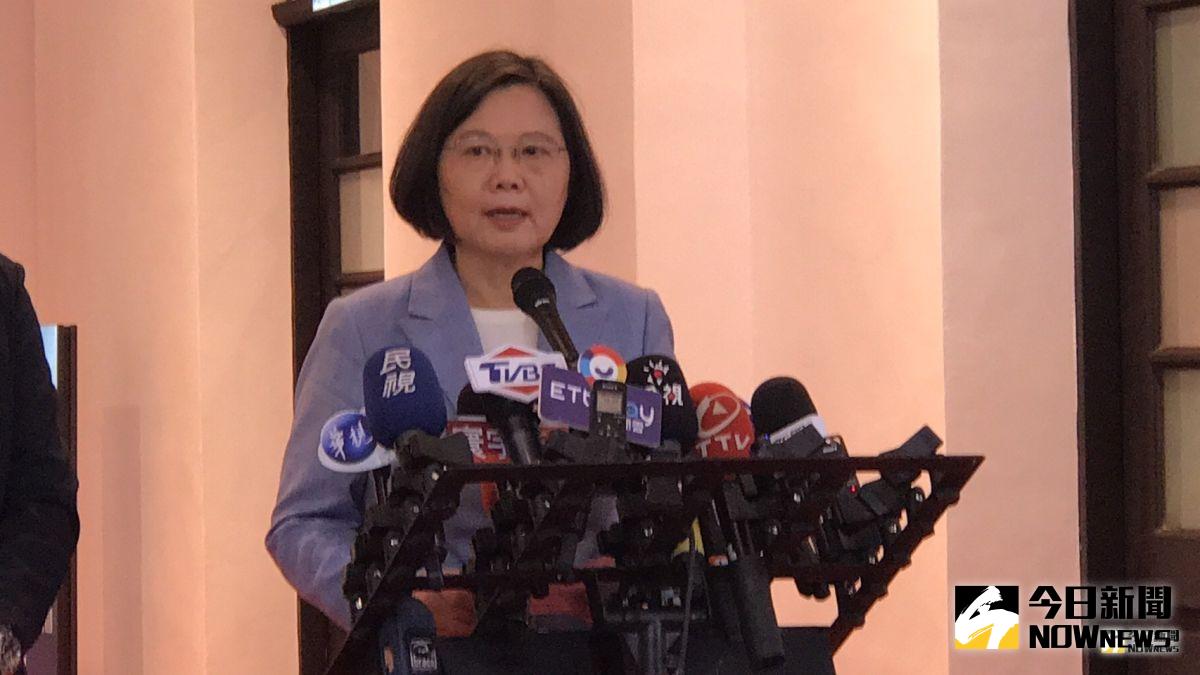 總統府將國安私於定調為「超買」，國安局,走私,香菸,名家論壇,洪孟楷國安局,走私,香菸,名家論壇,洪孟楷引發各界爭議，直指總統府睜眼說瞎話。對此，總統蔡英文27日再度親上火線，向國人道歉。（圖／記者林人芳攝，2019,07,27)