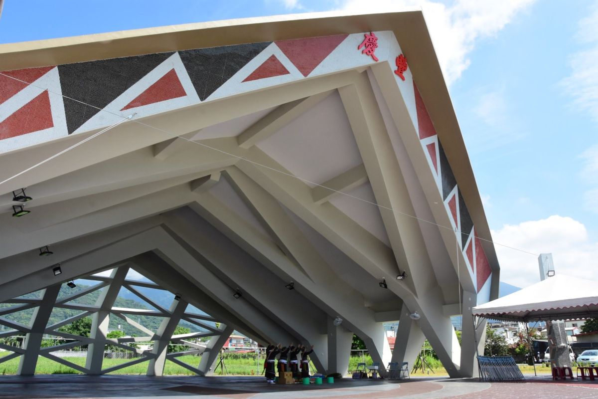 ▲慶豐聚會所因外型獨特，被族人稱為「原住民版雪梨歌劇院」。（圖／吉安鄉公所提供）