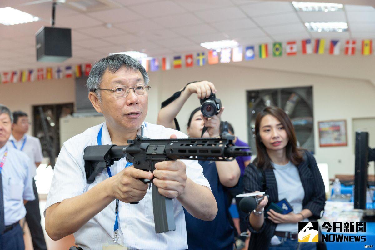 ▲台北市長柯文哲南下雲林參訪當地企業。（圖／柯粉俱樂部提供）