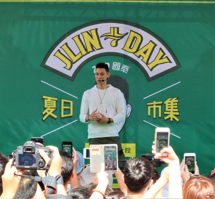 ▲「2019 JLIN DAY 國泰夏日市集」吸引超多粉絲爭相一睹林書豪風采。（圖／鍾東穎攝 ,2019.07.28）