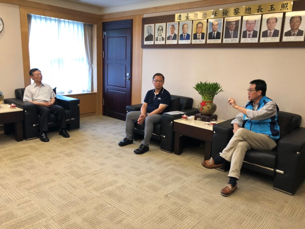 國民黨團拜會檢察總長江惠民。 (圖/國民黨團提供)