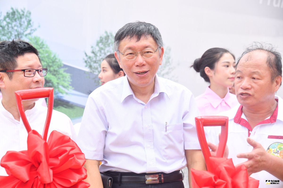 根據最新民調顯示，台北市長柯文哲若參選2020總統大選，將瓜分總統蔡英文的選票。對此，柯文哲29日表示，民調看看就好。（圖／記者林柏年攝2019,07,29)