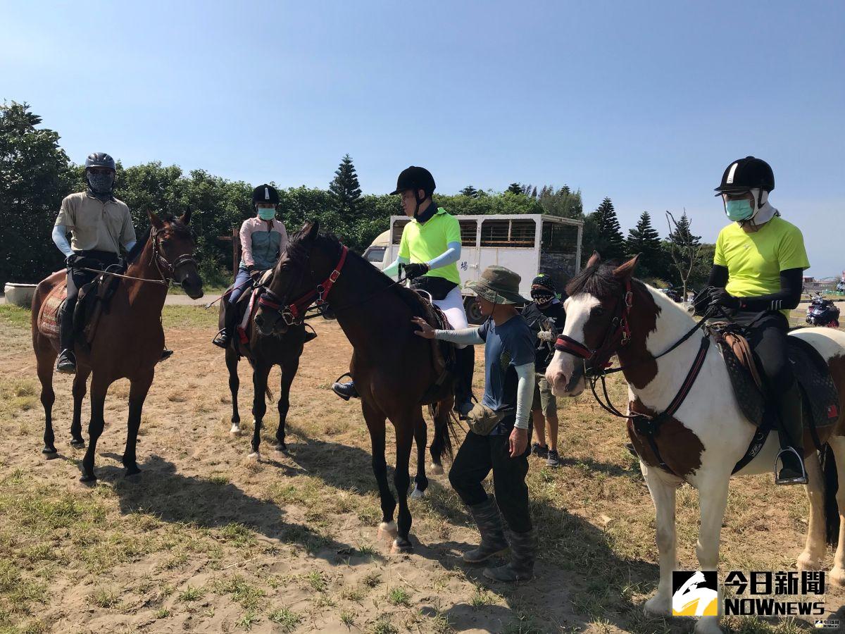 ▲新竹縣馬術委員會主委吳泉勳（左三）歡迎大家一起騎馬運動。（圖／記者常似虎攝）