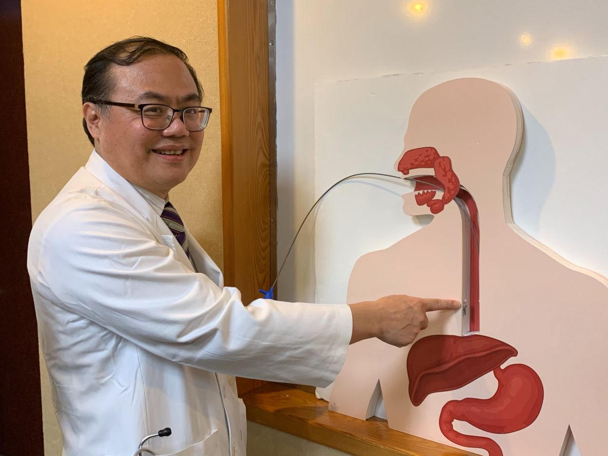 ▲96小時無線食道酸鹼膠囊可降低不適感並更準確找出治療方法。（圖／記者汪瑋琪攝）