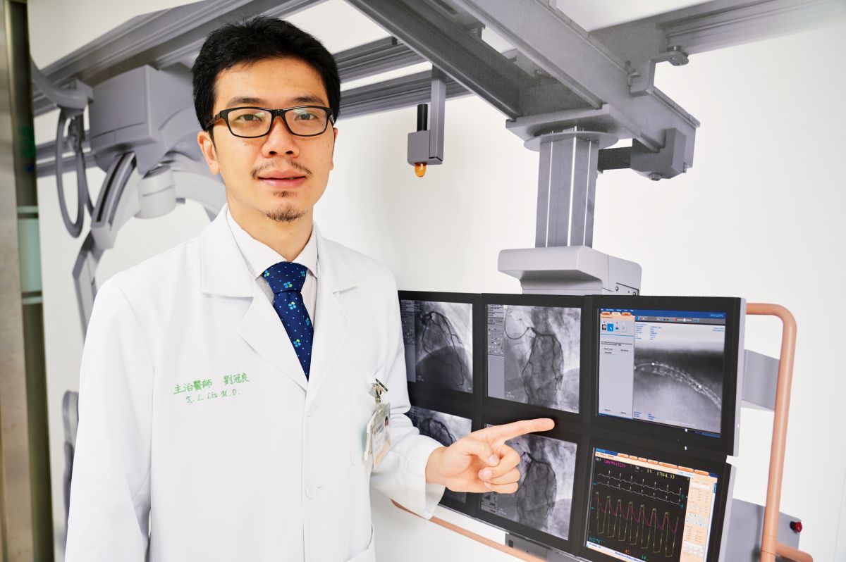 ▲劉冠良醫師表示，夏季也是心血管疾病發作的高峰期，千萬不能掉以輕心。有高血壓、高血糖、高血脂等慢性病民眾，應確實控制三高、節制飲食，戒菸或少抽，並且養成運動習慣。（圖／聯新國際醫院提供）