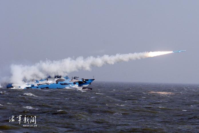 ▲共軍22型飛彈快艇發射反艦飛彈。（圖／中國大陸國防部）
