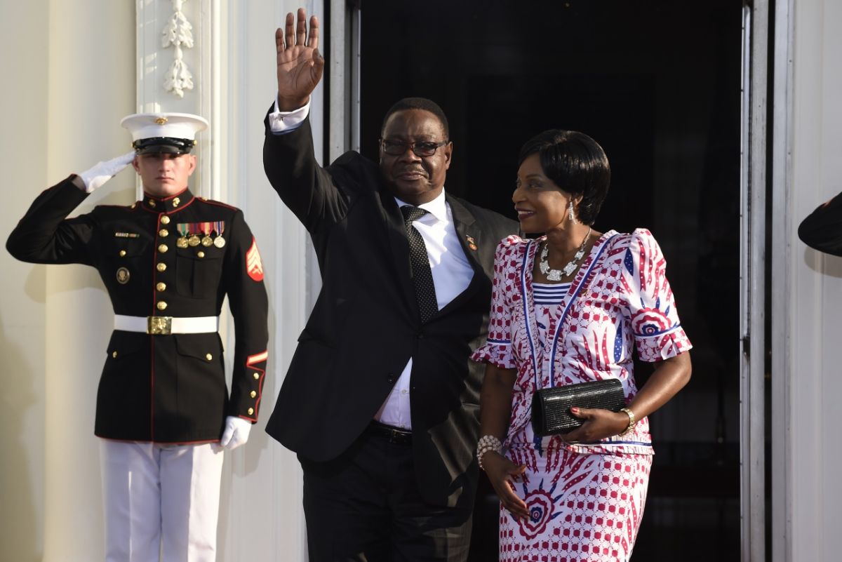 ▲馬拉威第一夫人近日因砸大錢赴英參加兒子畢業典禮，引發眾怒。圖為總統夫婦 2014 年赴美拜訪資料照。（圖／美聯社／達志影像）