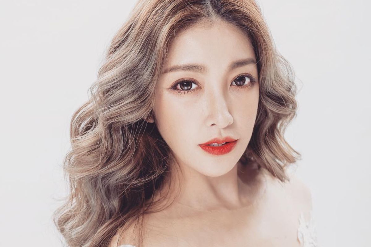 ▲混血女神許維恩經常以長捲髮造型示人。（圖／翻攝自許維恩IG）