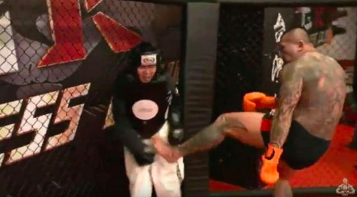 ▲網紅吃屎哥日前找館長進行挑戰。（圖／翻攝館長直播）
