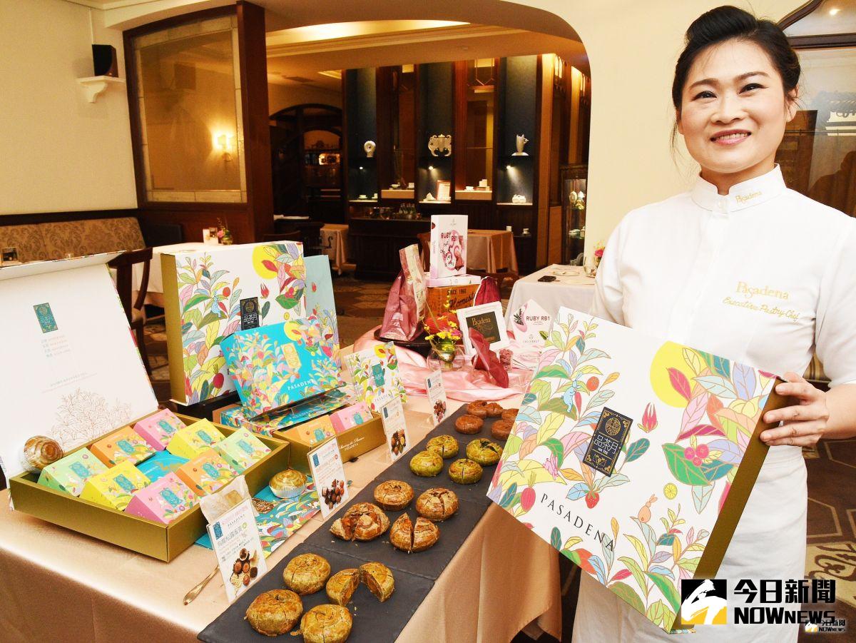 ▲烘焙業者發表今年新款月餅。（圖／記者陳美嘉攝）