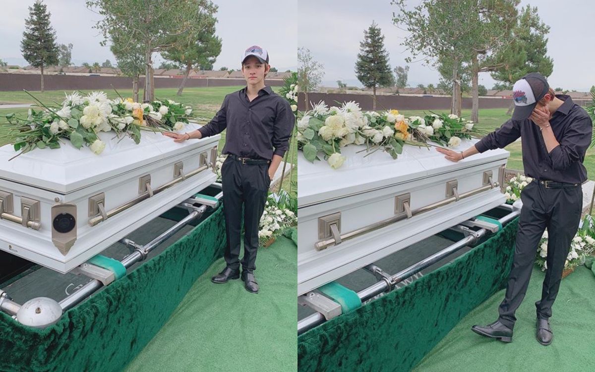 ▲金Samuel淚崩撫摸爸爸棺材。（圖／金Samuel IG）