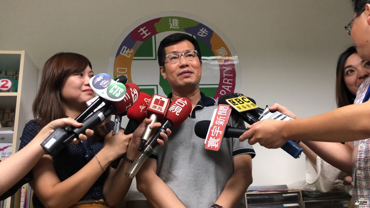 ▲民進黨立委羅致政接受媒體訪問。（圖／丁上程攝, 2019.7.30）