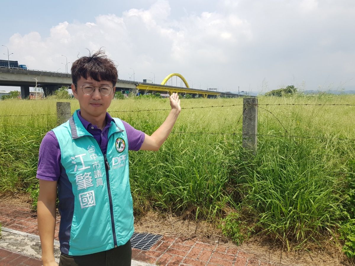 ▲中市足球運動休閒園區，議員江肇國表示，市府重送的計畫內容不全，且土地使用分區變更不及，進度趕不上前瞻計畫規定的期程，全案恐被體育署退回。 (圖／柳榮俊翻攝2019.7.30)