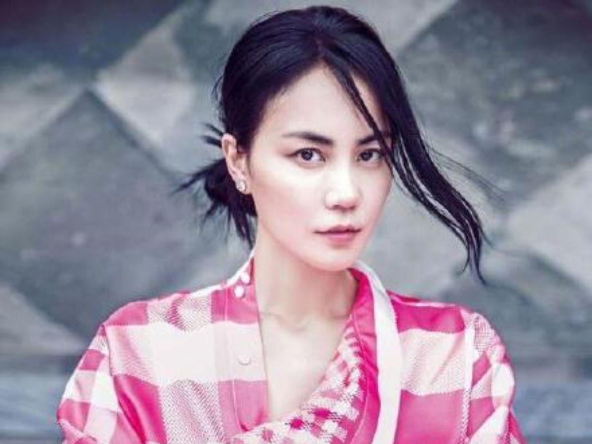 ▲王菲（如圖）愛女李嫣自出生患有先天性唇顎裂（兔唇），歷經4次手術修復，近日術後絕美照片曝光，粉絲大讚她神似母親王菲，氣質清冷優雅，令人驚艷。（圖／翻攝自微博）