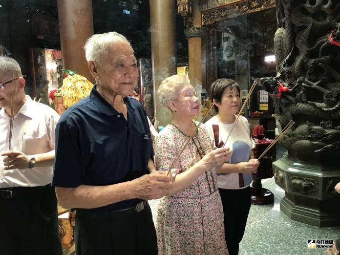 ▲民眾黨前主席柯文哲的爸爸柯承發（左）在新竹台大醫院病逝，享耆壽94歲。（圖／NOWnews資料照）