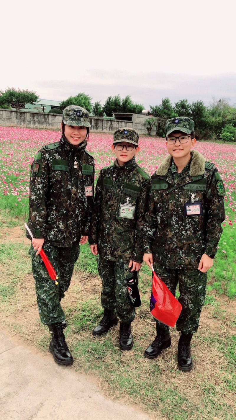 ▲金防部砲兵營營部連陳妍律上兵（中）捐肝救父，相當感人。圖/金防部提供