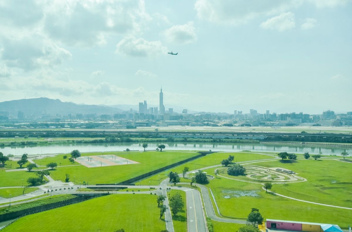 ▲大直地區擁有山水景觀、整齊街廓，與其所屬的中山區有著截然不同的風貌。（圖／信義房屋提供）