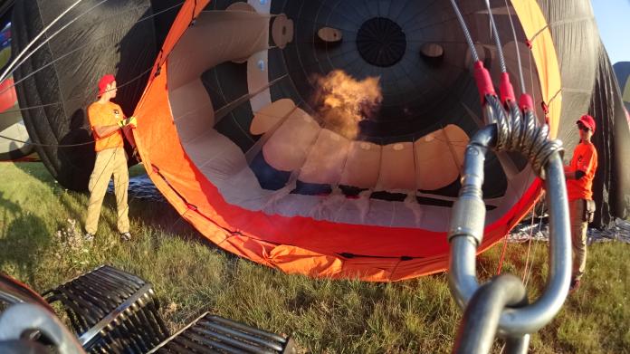 ▲觀光局喔熊熱氣球參加法國熱氣球活動。（圖／觀光局駐法蘭克福辦事處提供）